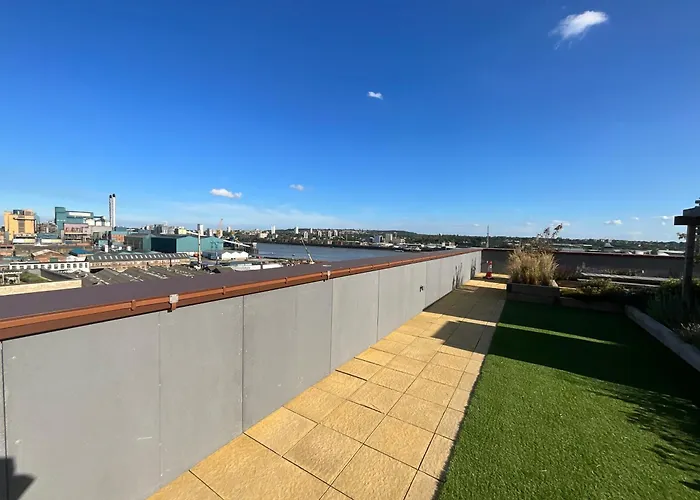 1Br Gem In Shared Apt Near O2 Arena & Excel With Patio, Private Bath, Free Parking & Garden