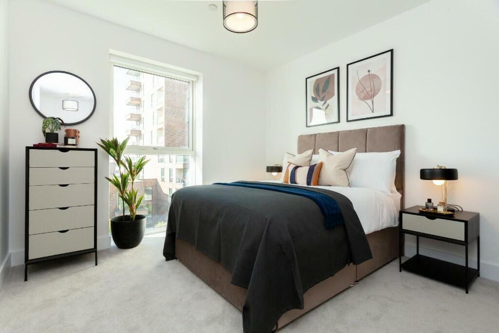 Apartment 1br Gem In Shared Near O2 Arena & Excel With Patio, Private Bath, Free Parking & Garden