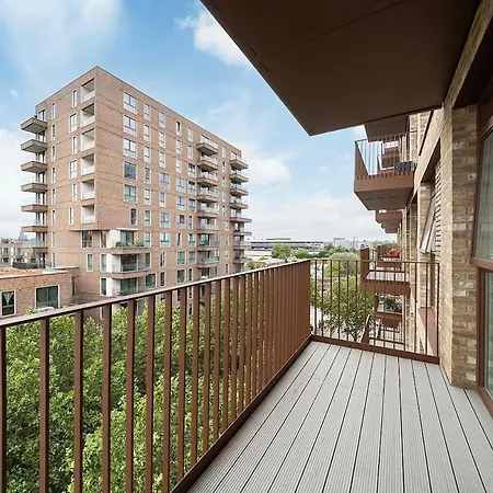 1Br Gem In Shared Apt Near O2 Arena & Excel With Patio, Private Bath, Free Parking & Garden Londres Exterior foto