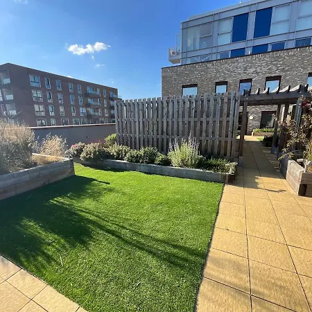 1Br Gem In Shared Apt Near O2 Arena & Excel With Patio, Private Bath, Free Parking & Garden Londres Exterior foto